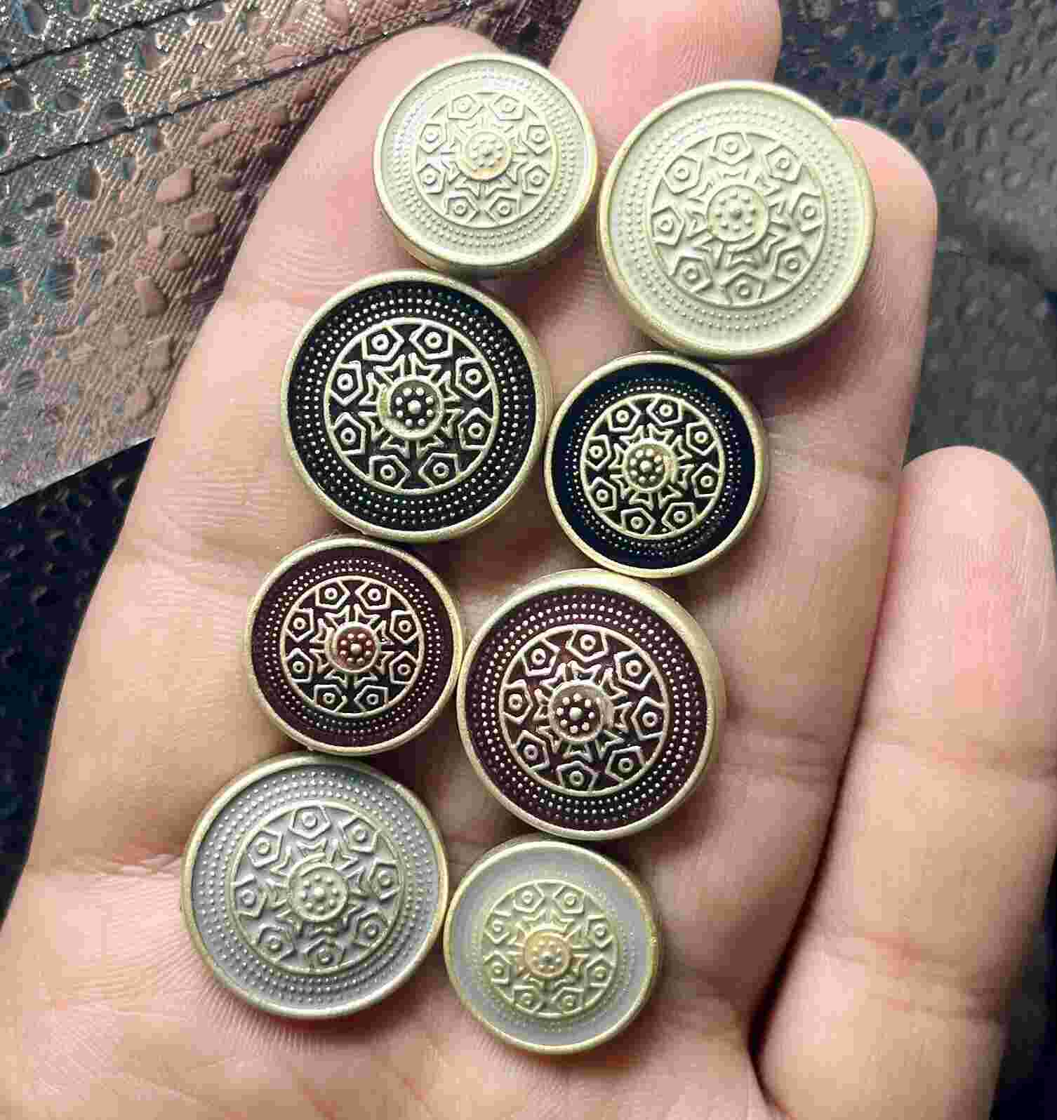 دکمه سنتی طرح وسط گل